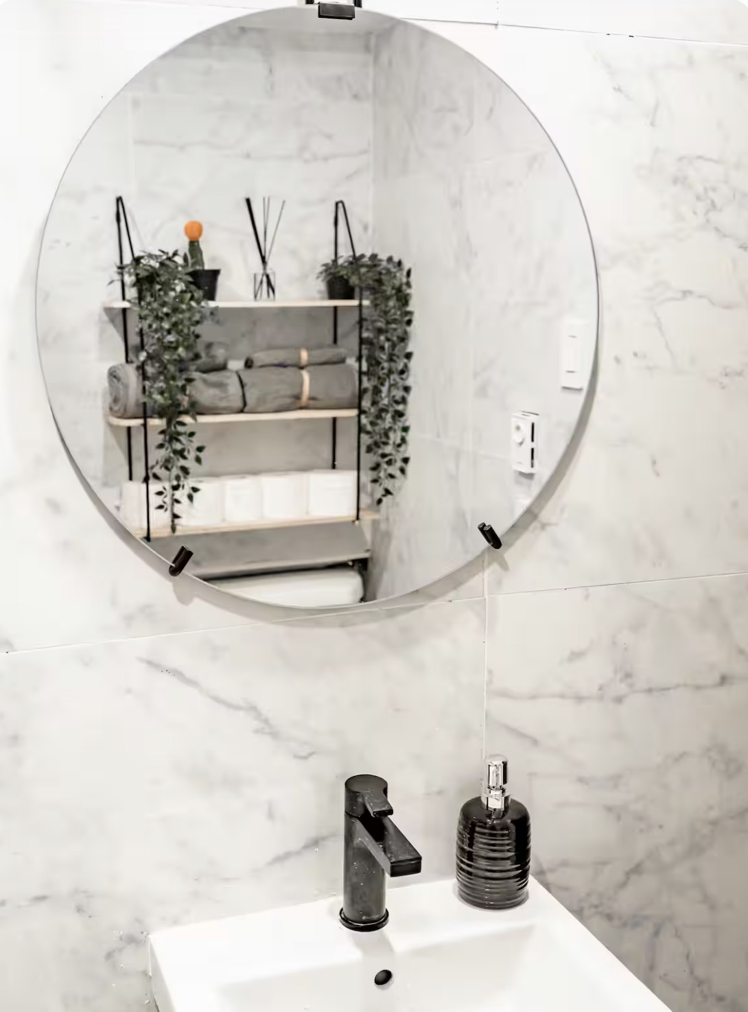 Bathroom sink and mirror
